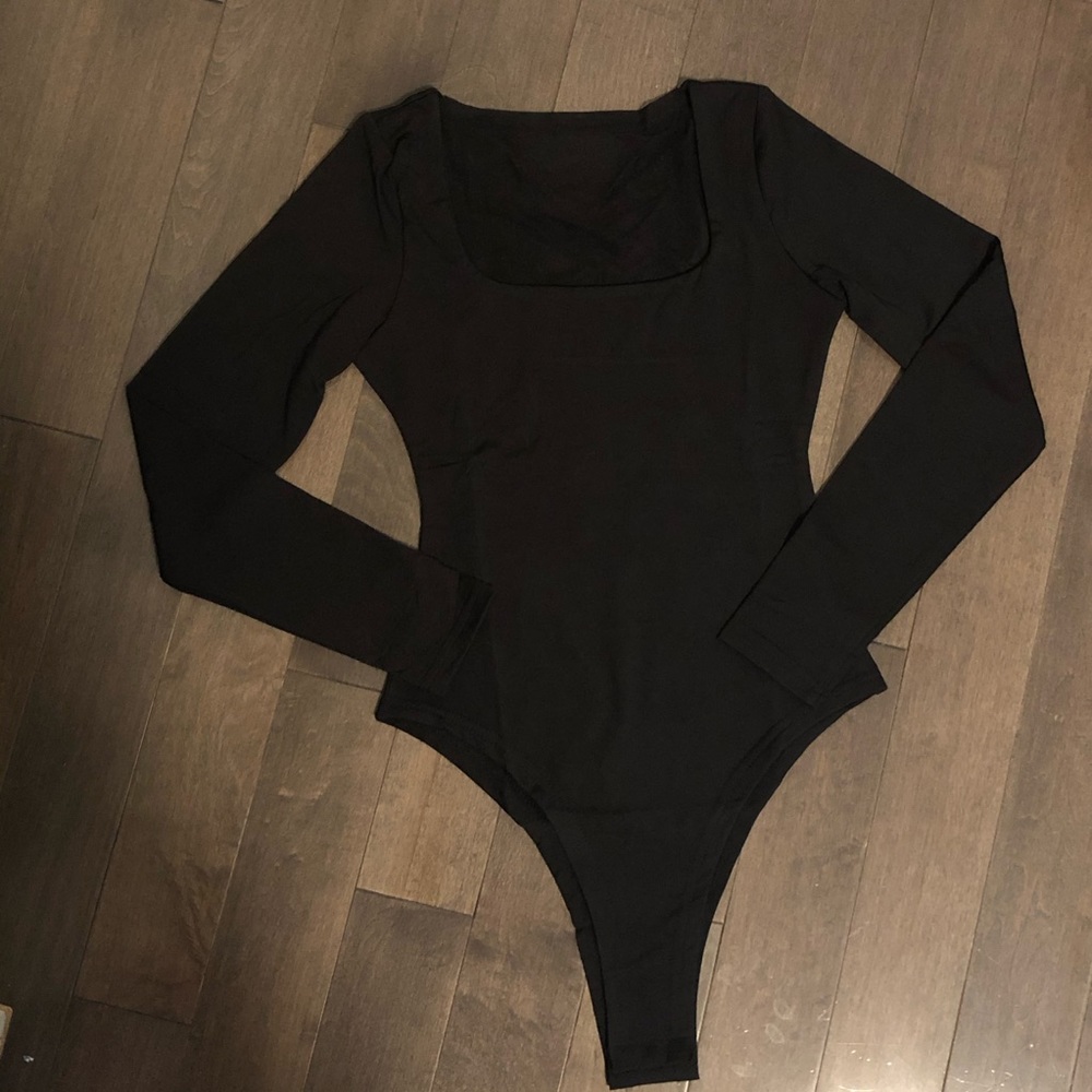 Black Long Sleeve Bodysuit❌ONLY MEDIUM AVAILABLE❌ - Picture 2 of 7